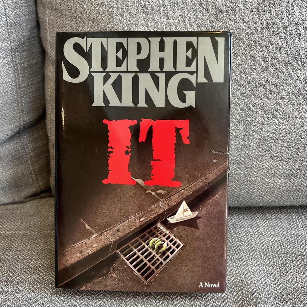 Stephen King IT Hardcover Viking 1986 First Edition Dust Jacket Preowned